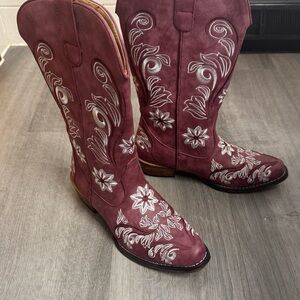 Women's Embroidered Cowboy Boots